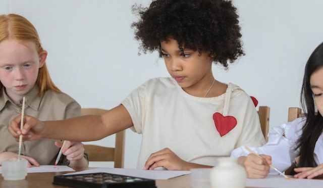 ingilizce arkadaş tanıtma cümleleri